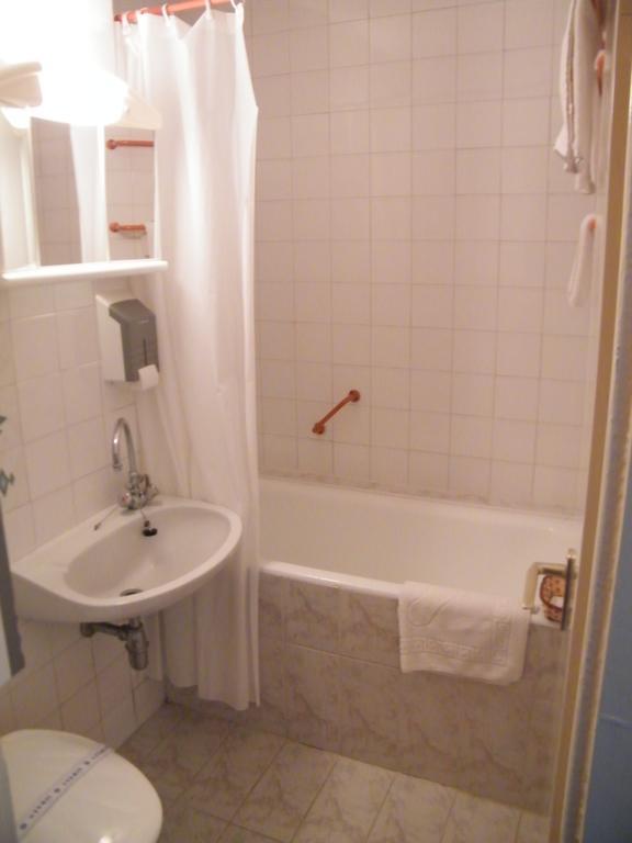 Hotel Magistern Siofok Oda fotoğraf